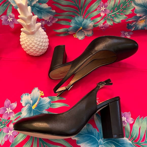 WALKING  CRADLES Michaela leather slingback pump.  Black. size 8.5 WW Like new. - Picture 1 of 12